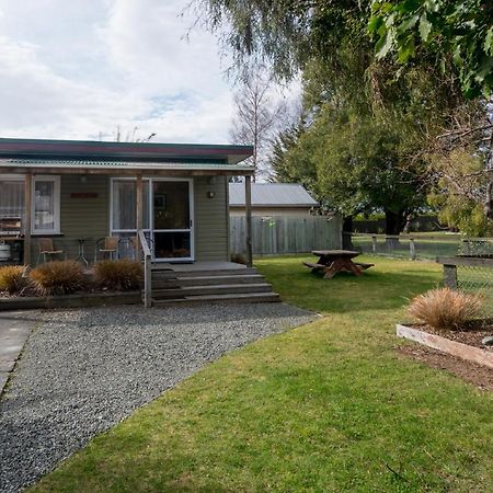 Accommodation Fiordland The Bach - One Bedroom Cottage At 226B Milford Road Te Anau Exterior foto
