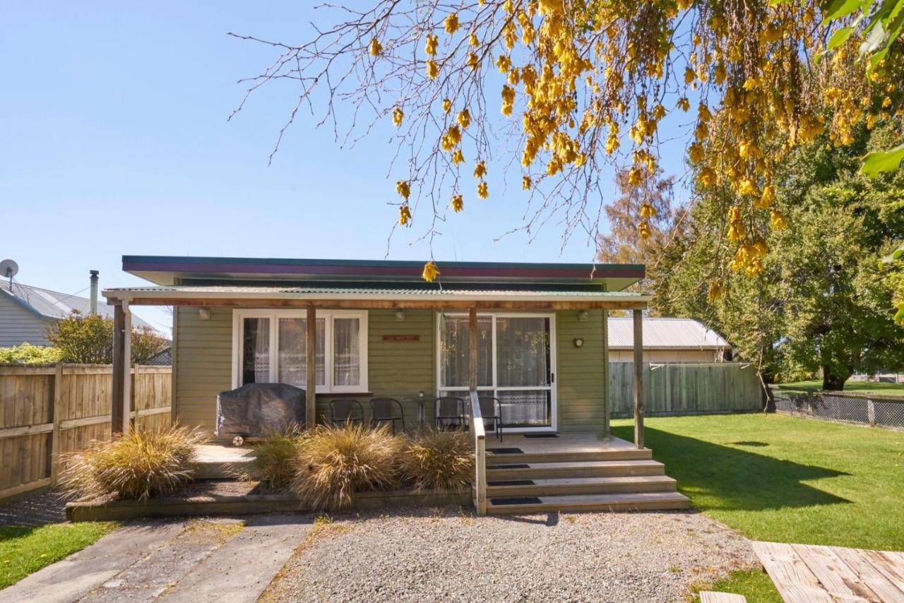 Accommodation Fiordland The Bach - One Bedroom Cottage At 226B Milford Road Te Anau Exterior foto
