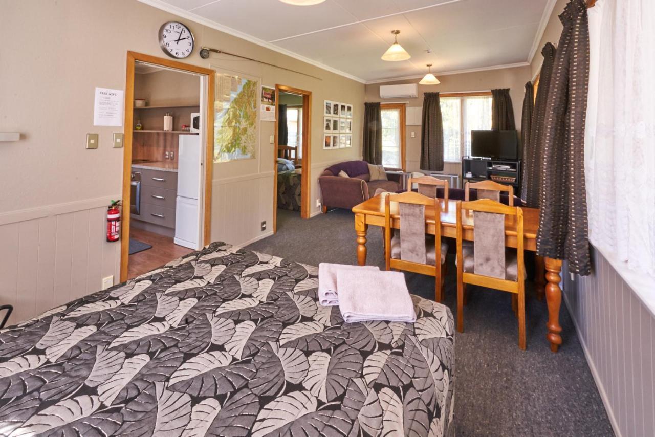 Accommodation Fiordland The Bach - One Bedroom Cottage At 226B Milford Road Te Anau Exterior foto