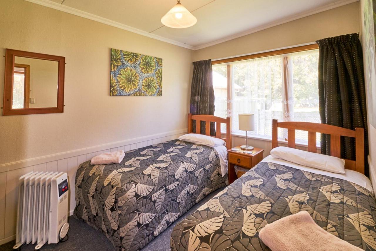 Accommodation Fiordland The Bach - One Bedroom Cottage At 226B Milford Road Te Anau Exterior foto